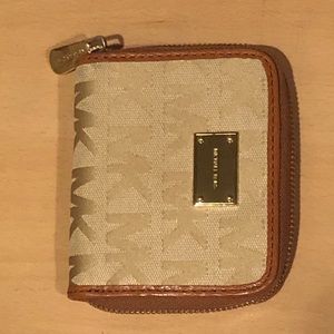 michael kors monogram wallet